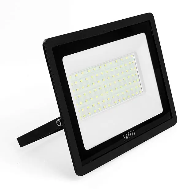 Светодиодный прожектор IP65 100W 4000K черный SAFFIT 55230 SFL90-100 Светодиодный прожектор IP65 100W 4000K черный SAFFIT 55230 SFL90-100