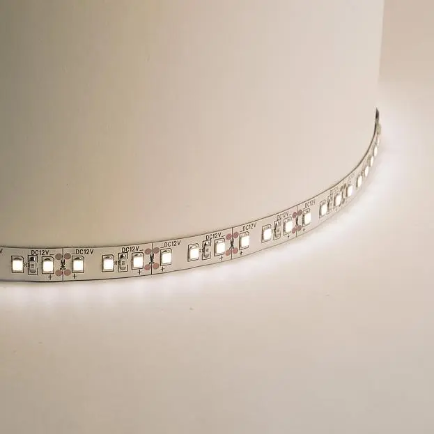 Светодиодная лента Feron 27730 LS612, 120SMD(2835)/м 9.6Вт/м 5м IP20 12V 3000К Светодиодная лента Feron 27730 LS612, 120SMD(2835)/м 9.6Вт/м 5м IP20 12V 3000К