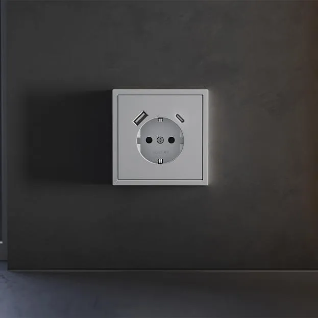 Накладка для розетки с заземлением и защитными шторками, с USB A+C, (серый) Voltum VLS001016 S70