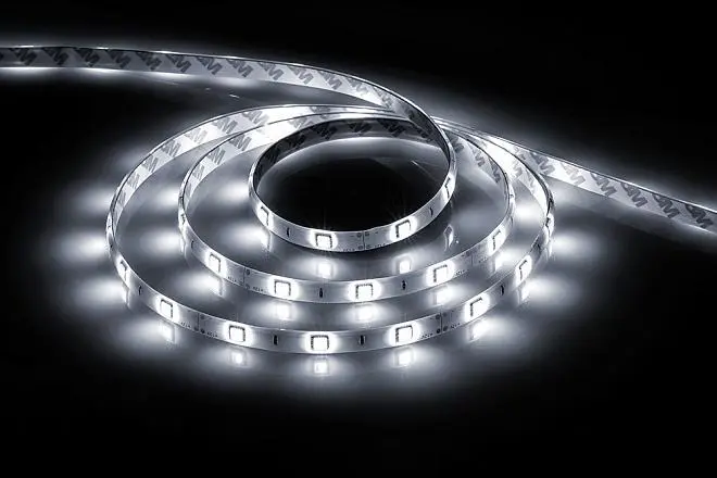 Светодиодная лента Feron 27652 LS607, 60SMD(5050)/м 14.4Вт/м 5м IP65 12V 6500К Светодиодная лента Feron 27652 LS607, 60SMD(5050)/м 14.4Вт/м 5м IP65 12V 6500К