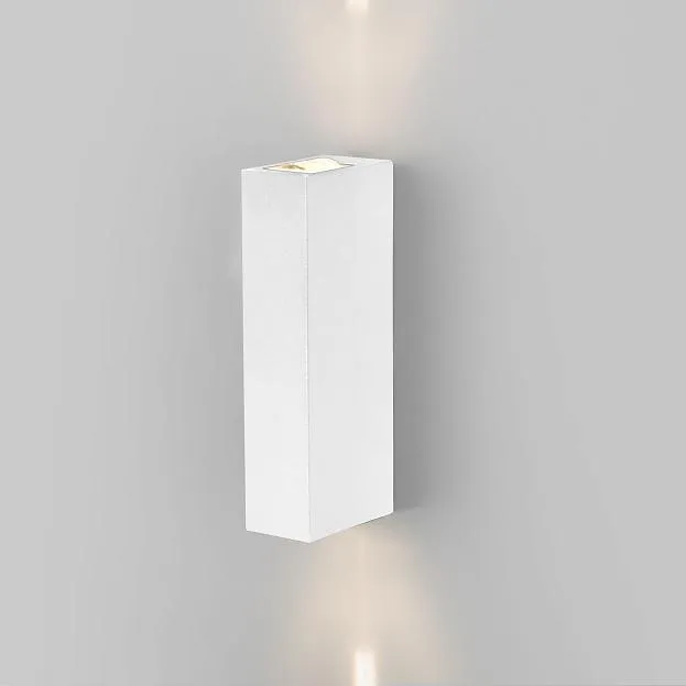 Уличный настенный светильник Elektrostandard 35136/W белый Blaze a057049 Уличный настенный светильник Elektrostandard 35136/W белый Blaze a057049