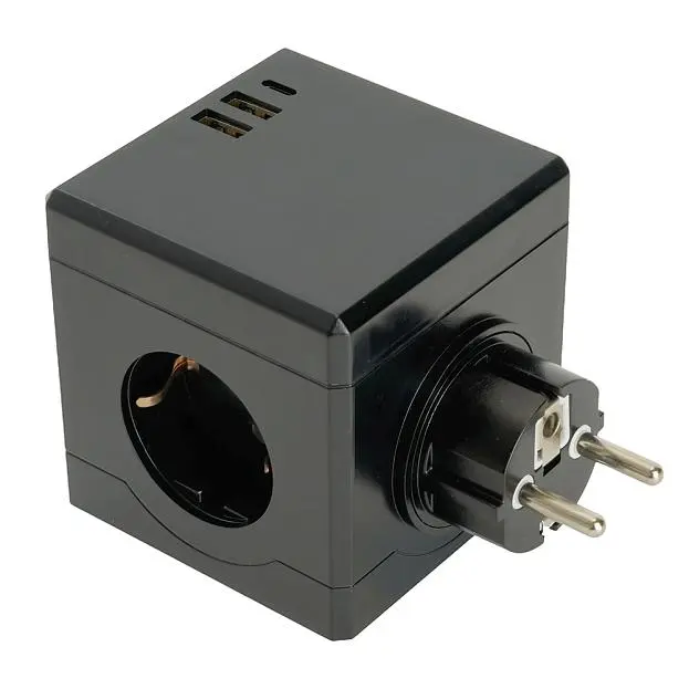 Разветвитель сетевой 3-местный с/з STEKKER 49658 ADP16-33-22 black